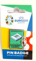 Odznak hostitelského města Düsseldorf s 2D miniaturou trofeje UEFA Euro 2024 Německo - odznak (oficiální licencovaný produkt)