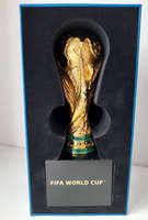 3D oficiální pozlacená velká replika trofeje FIFA World Cup s podstavcem (oficiální licencovaný produkt) 21 cm