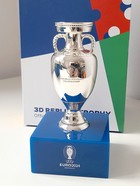 Replika trofeje UEFA Euro 2024 Německo, 13,5 cm (oficiální licencovaný produkt)